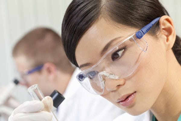 Female Researcher Asian-600×400 Laboratory diagnosis of venous TOS